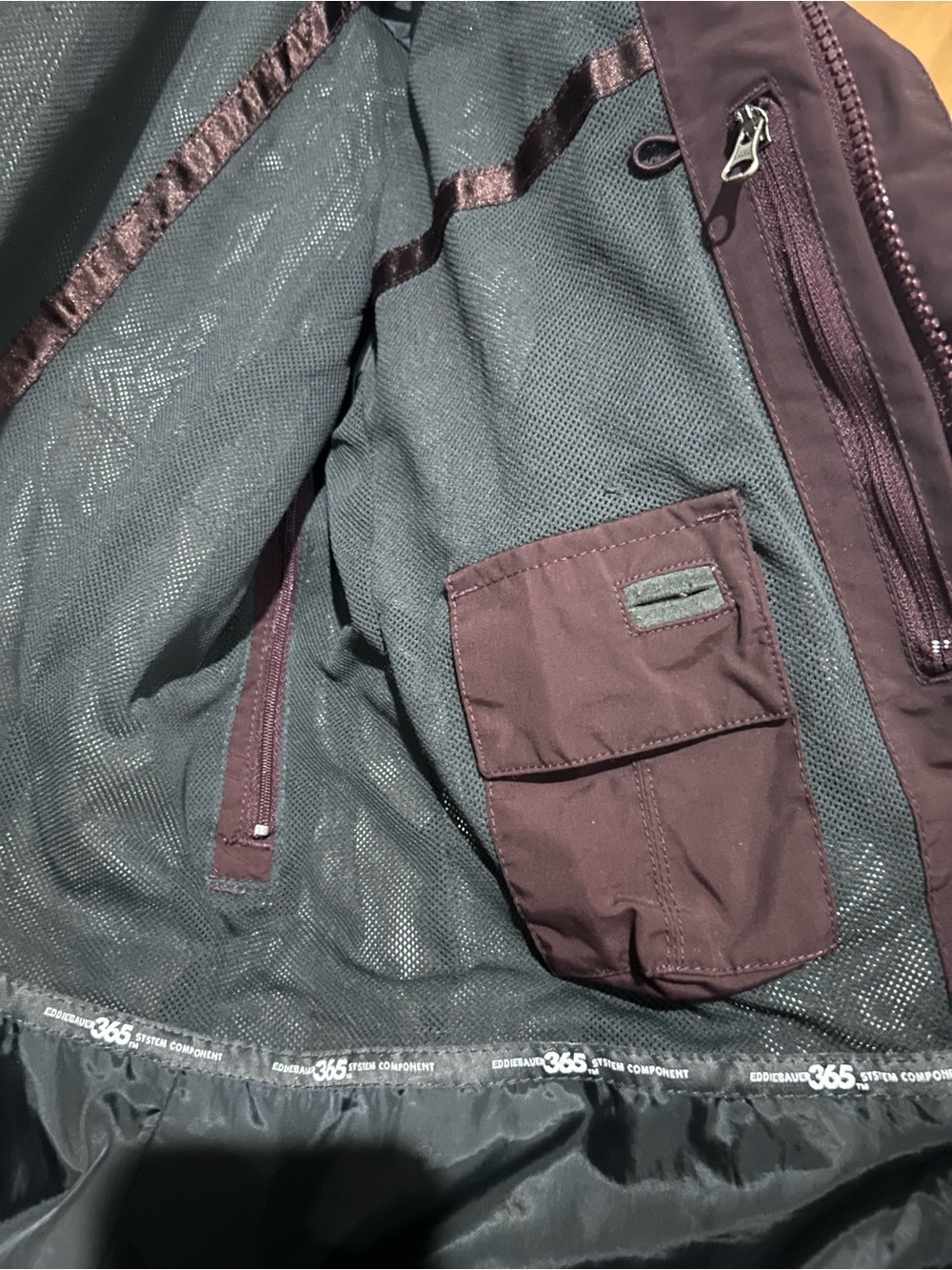 Eddie Bauer Women's Large Hooded Ski Jacket in Plum/Burgundy - Picture 6 of 6